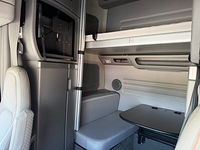 2024 Volvo VNL64T860