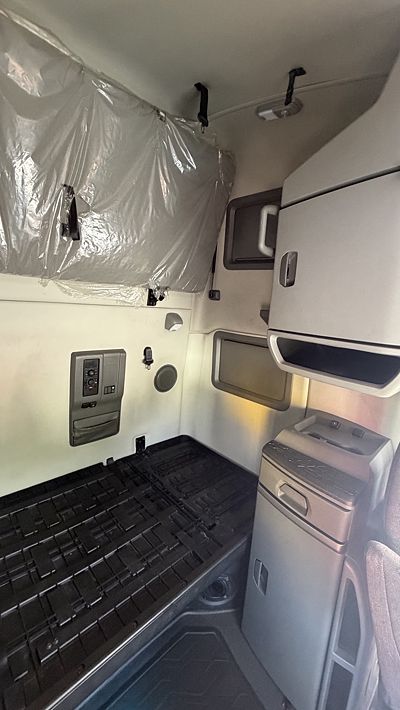 2020 Volvo VNL64T760