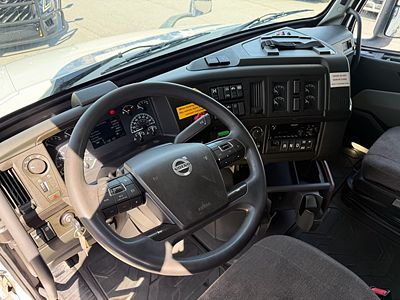 2021 Volvo VNL64T760