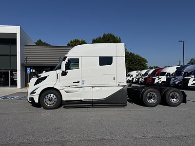 2027 Volvo VNL64T840