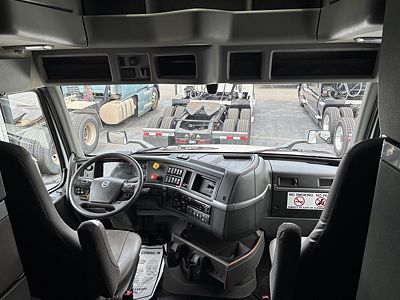 2021 Volvo VNL64T860