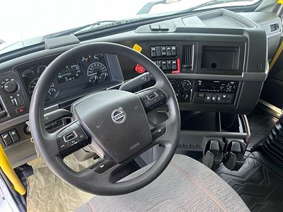 2020 Volvo VNR64T400