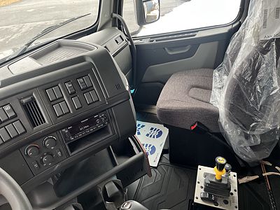 2026 Volvo VHD84F300