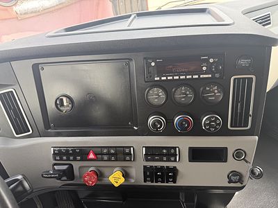 2023 Freightliner CASCADIA 126
