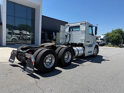 2022 Volvo VNL64T300