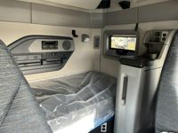 2025 Volvo VNL64T660