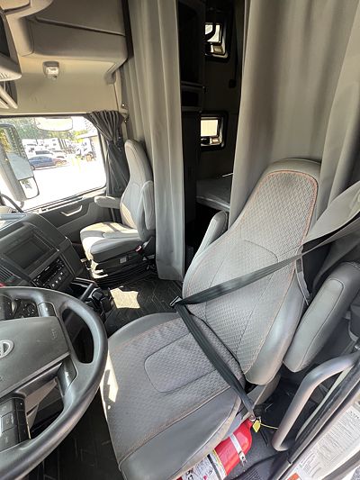 2023 Volvo VNL64T760