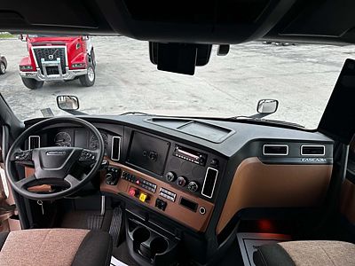 2024 Freightliner CASCADIA 126