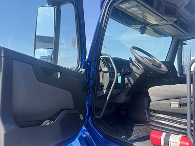 2022 Volvo VNL64T760