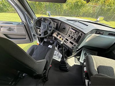2020 Freightliner CASCADIA 126