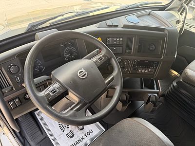 2023 Volvo VNL64T760