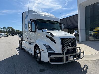 2021 Volvo VNL64T760