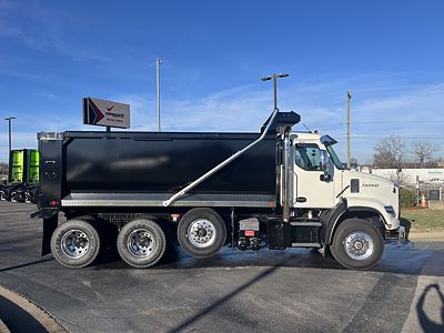 2025 Autocar DC64