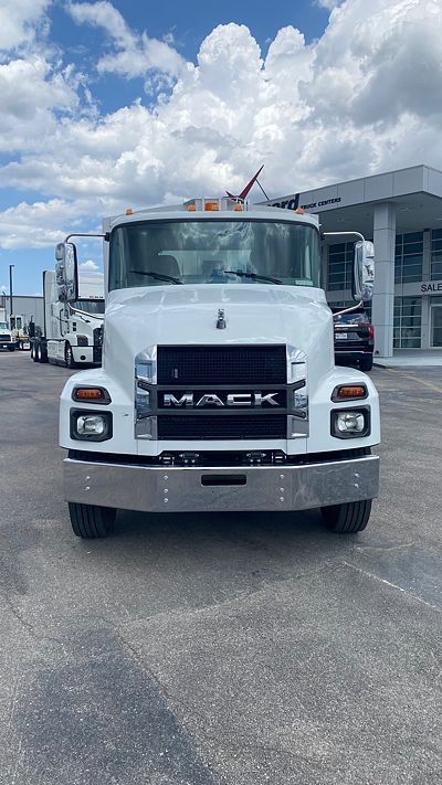 2024 Mack MD642