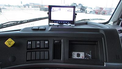 2025 Volvo VHD64B300