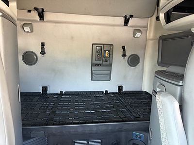 2023 Volvo VNL64T760