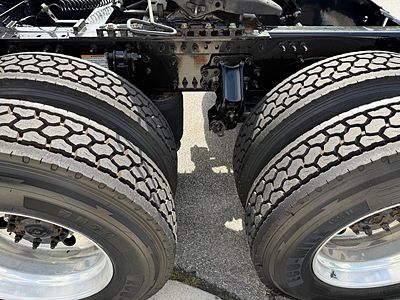 2023 Volvo VNL64T760