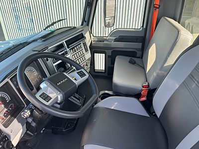 2027 Mack MD642