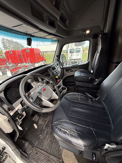 2023 Peterbilt 579