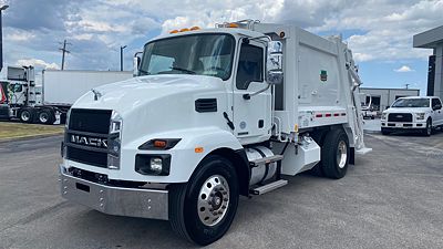 2024 Mack MD642