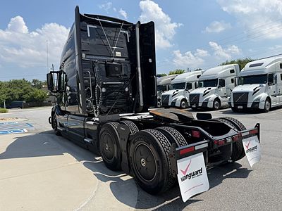 2023 Volvo VNL64T760