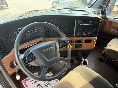 2022 Freightliner CASCADIA 126