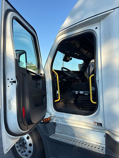 2024 Freightliner CASCADIA 126
