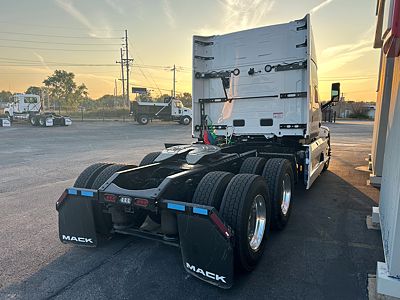 2026 Mack PIONEER 64T