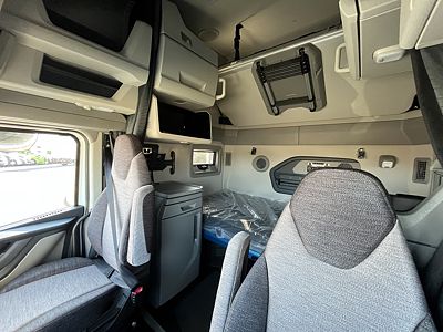 2027 Volvo VNL64T860