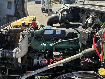 2023 Volvo VNL64T740
