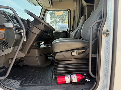 2023 Volvo VNL64T760
