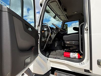 2019 Volvo VNL64T300