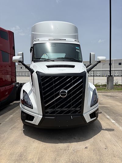 2027 Volvo VNL64T300