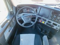 2020 Freightliner CASCADIA 126