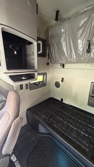2020 Volvo VNL64T760