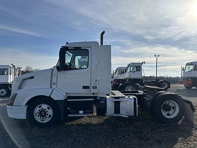 2018 Volvo VNM200