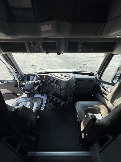 2024 Volvo VNL64T860
