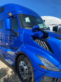 2025 Volvo VNL64T660