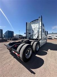 2025 Volvo VNL64T860