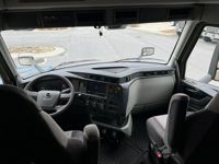 2025 Volvo VNL64T860