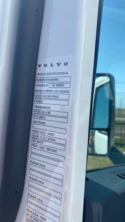 2025 Volvo VNL64T660