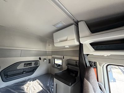 2027 Volvo VNL64T840