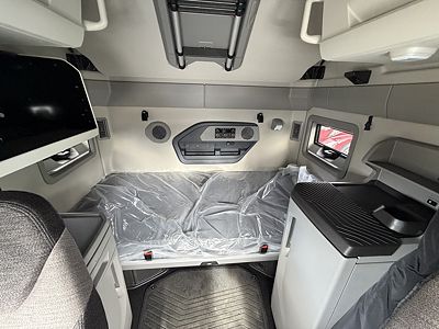 2027 Volvo VNL64T860