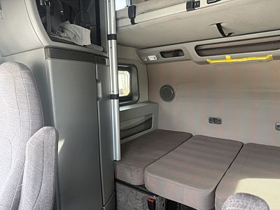 2024 Volvo VNL64T860