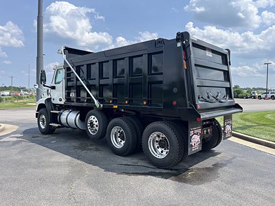 2024 Autocar DC64