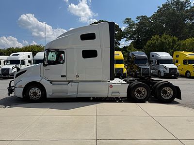 2021 Volvo VNR64T760