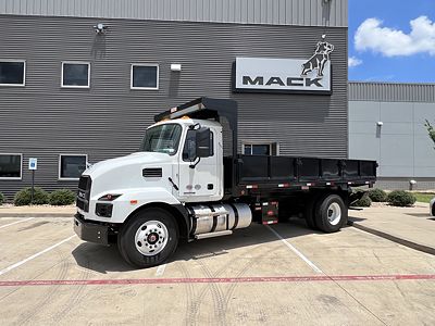 2025 Mack MD642