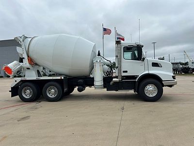 2026 Volvo VHD64B300