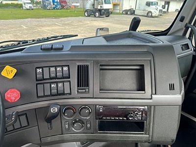 2020 Volvo VNL