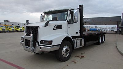 2025 Volvo VHD64B300
